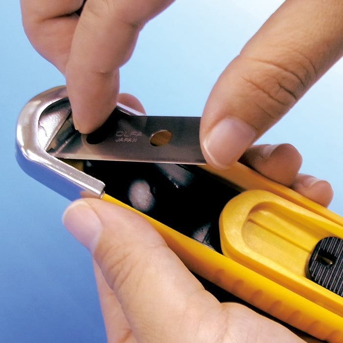 Cutter de Seguridad con sistema de protección automática - "OLFA SK-8"