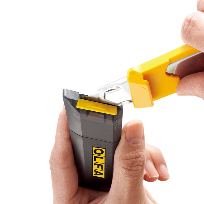 Cutter con estuche para desechar navajas de 18mm - "OLFA DL-1"